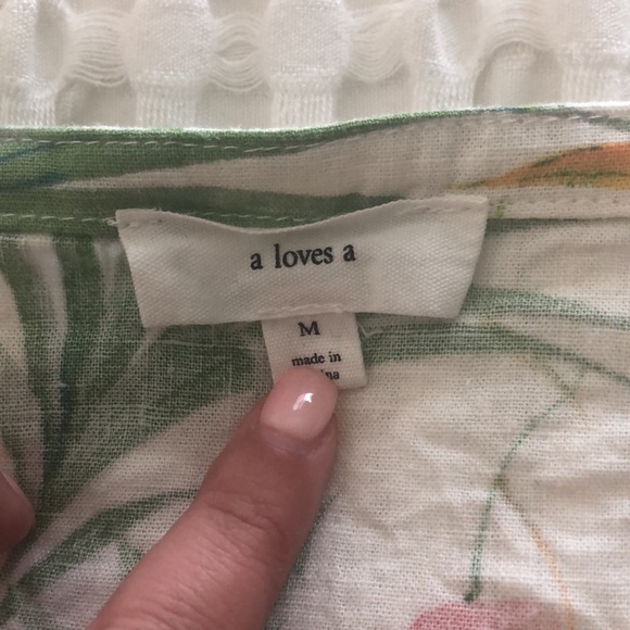 **SOLD**a loves a tropical print linen top - Picture 2 of 3